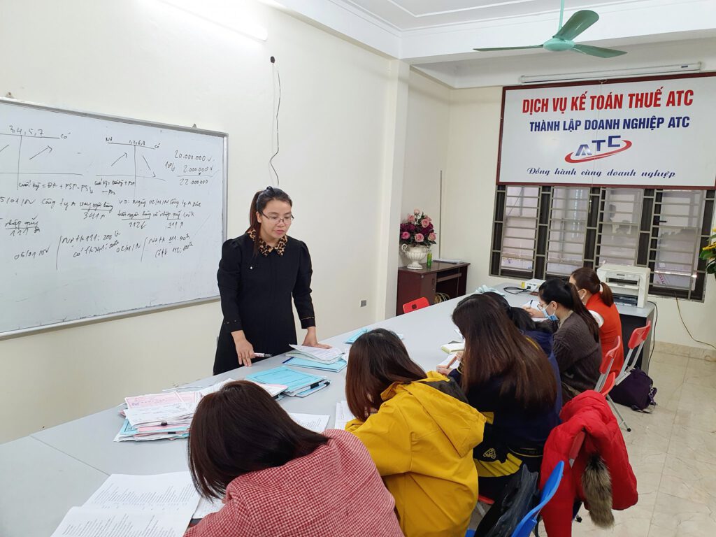 Học kế toán tại Thanh Hóa Điều này sẽ dẫn tới tương lai vài năm nữa ngành này lại rất hot vì nguồn cung cấp nhân sự lại thiếu.