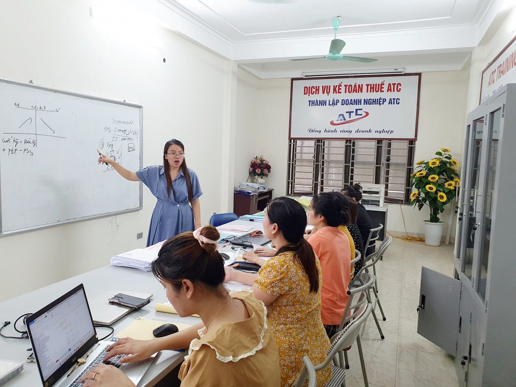 HỌC KẾ TOÁN THỰC TẾ Ở THANH HÓA Công việc kế toán đòi hỏi người làm kế toán phải có tính cẩn thận và tỉ mỉ trong công việc.Ngoài kiến thức