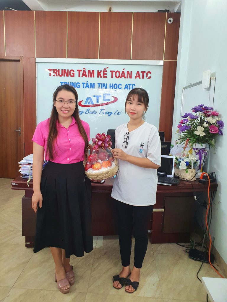 hoc ke toan tai thanh hoa Bạn Trang học viên có 2 CON NHỎ, nhà có DOANH NGHIỆP riêng, nhưng hàng ngày vẫn MIỆT MÀI vượt35km từ BỈM SƠN tới