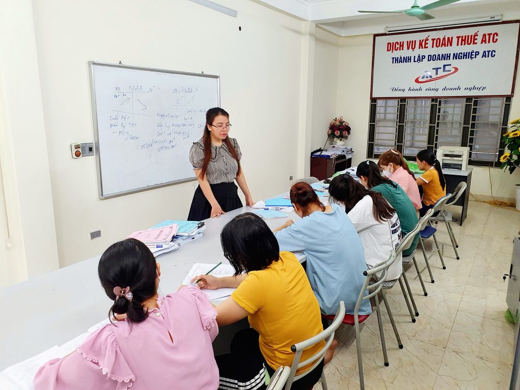 hoc ke toan tai thanh hoa Nghe cô giảng em thấy NGỌT và DỄ HIỂU ạ...Kế Toán nếu không biết cách TRUYỀN ĐẠT thì sẽ rất khó để hiểu...nhưng đế