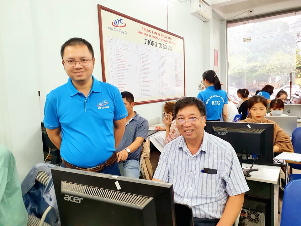 Hoc ke toan cap toc o thanh hoa 60 TUỔI, BÁC VẪN MIỆT MÀI MỖI NGÀY ĐẾN ATC THỰC HÀNH LÀM KẾ TOÁNThầy cô giáo ATC 15 năm kinh nghiệm