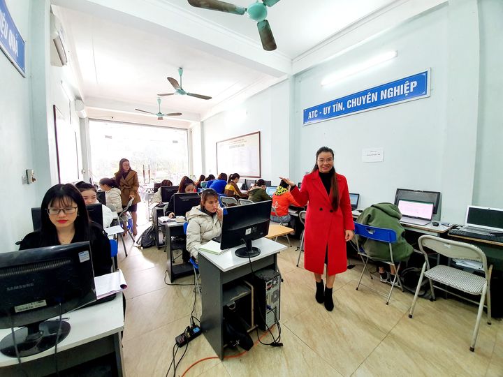 Hoc ke toan cap toc tai thanh hoa Sáng nay cô giảng hay và rạng rỡ quá...Lớp Kế toán mùa đông nhưng không hề thấy lạnh...Bởi lý thuyết nhẹ