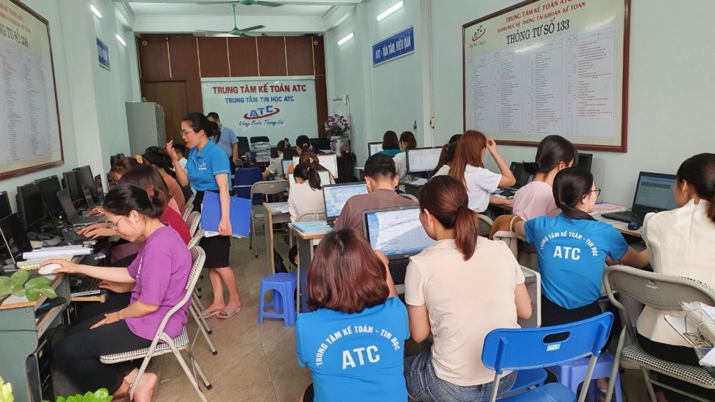 Học tin học văn phòng tại Thanh Hóa Các bạn biết các nhà khoa học khác chúng ta điểm nào không? Đó là trong đầu họ là một vạn câu hỏi vì sao?