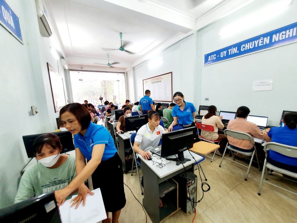 Hoc tin hoc van phong tai Thanh Hoa Trước tiên, tin học ATC hướng dẫn bạn cách chèn nhiều hình ảnh bằng công cụ Insert Picture trong Excel.